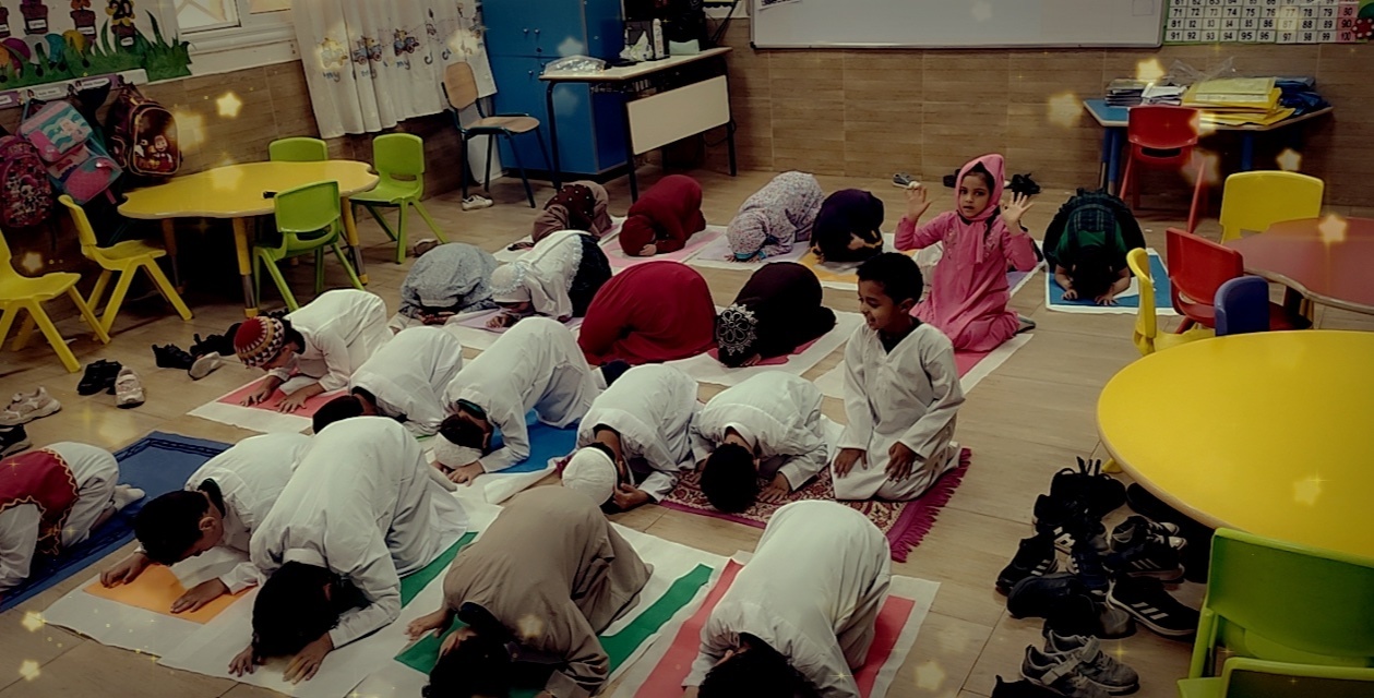 KG students praying (23)